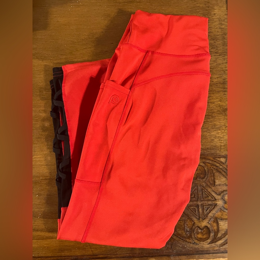 POP Fit Lily Crop Leggings in Red and Black